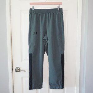 ✨ HP ✨ 2/$40 - Men's Under Armour Vital Woven Pants